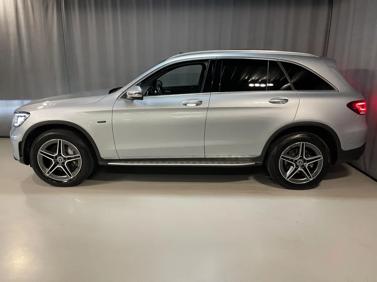 4MATIC AMG Line 19"/Panoramadak/Dodehoek/Adaptieve cruise/Keyless/Burmester/Matrix LED/Apple Carplay & Android Auto/Stoelverwarming/Elektrische klep