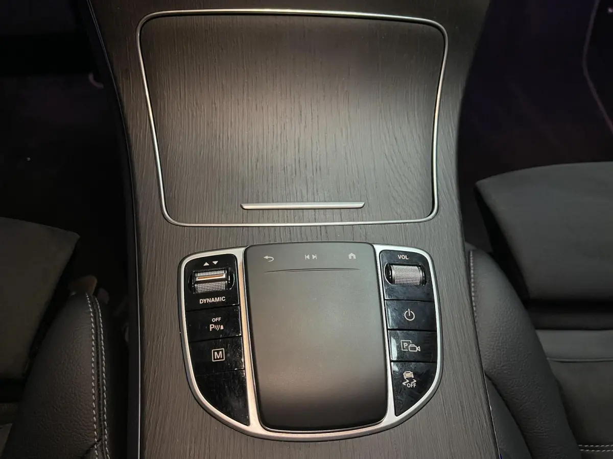 4MATIC AMG Line 19"/Panoramadak/Dodehoek/Adaptieve cruise/Keyless/Burmester/Matrix LED/Apple Carplay & Android Auto/Stoelverwarming/Elektrische klep