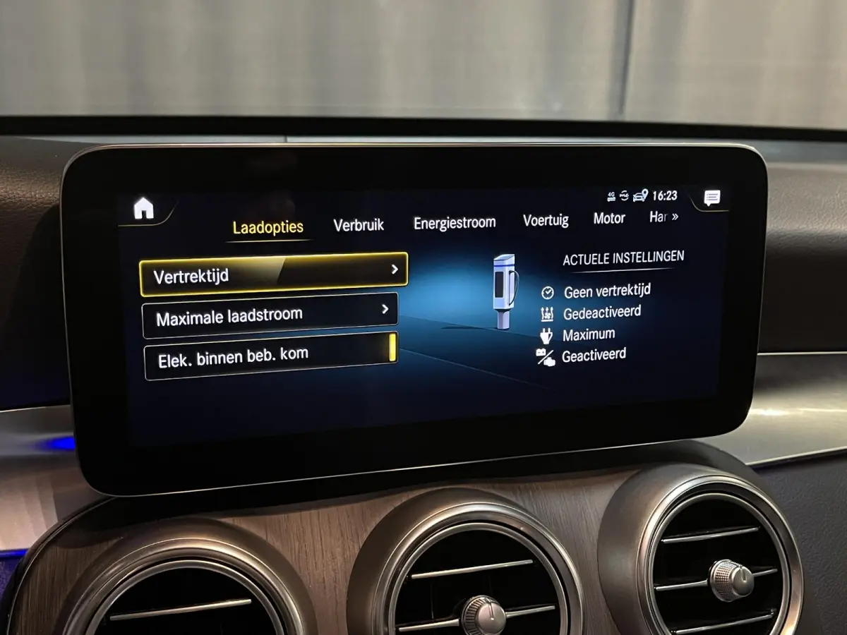 4MATIC AMG Line 19"/Panoramadak/Dodehoek/Adaptieve cruise/Keyless/Burmester/Matrix LED/Apple Carplay & Android Auto/Stoelverwarming/Elektrische klep