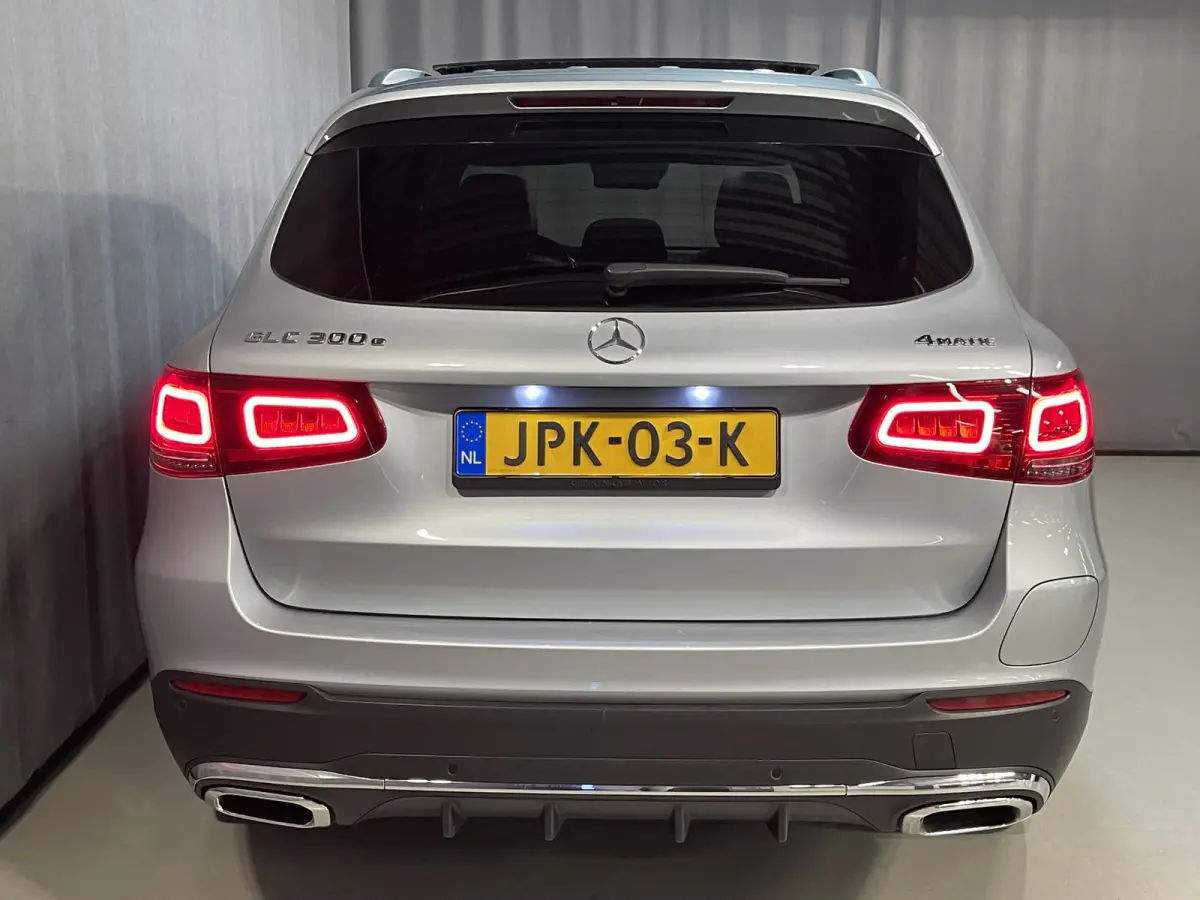 4MATIC AMG Line 19"/Panoramadak/Dodehoek/Adaptieve cruise/Keyless/Burmester/Matrix LED/Apple Carplay & Android Auto/Stoelverwarming/Elektrische klep