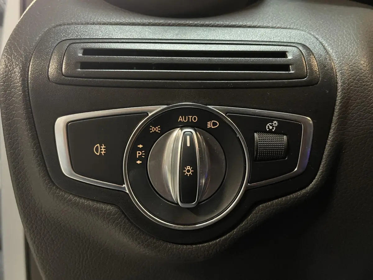 4MATIC AMG Line 19"/Panoramadak/Dodehoek/Adaptieve cruise/Keyless/Burmester/Matrix LED/Apple Carplay & Android Auto/Stoelverwarming/Elektrische klep