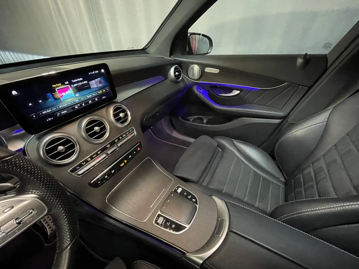 4MATIC AMG Line 19"/Panoramadak/Dodehoek/Adaptieve cruise/Keyless/Burmester/Matrix LED/Apple Carplay & Android Auto/Stoelverwarming/Elektrische klep