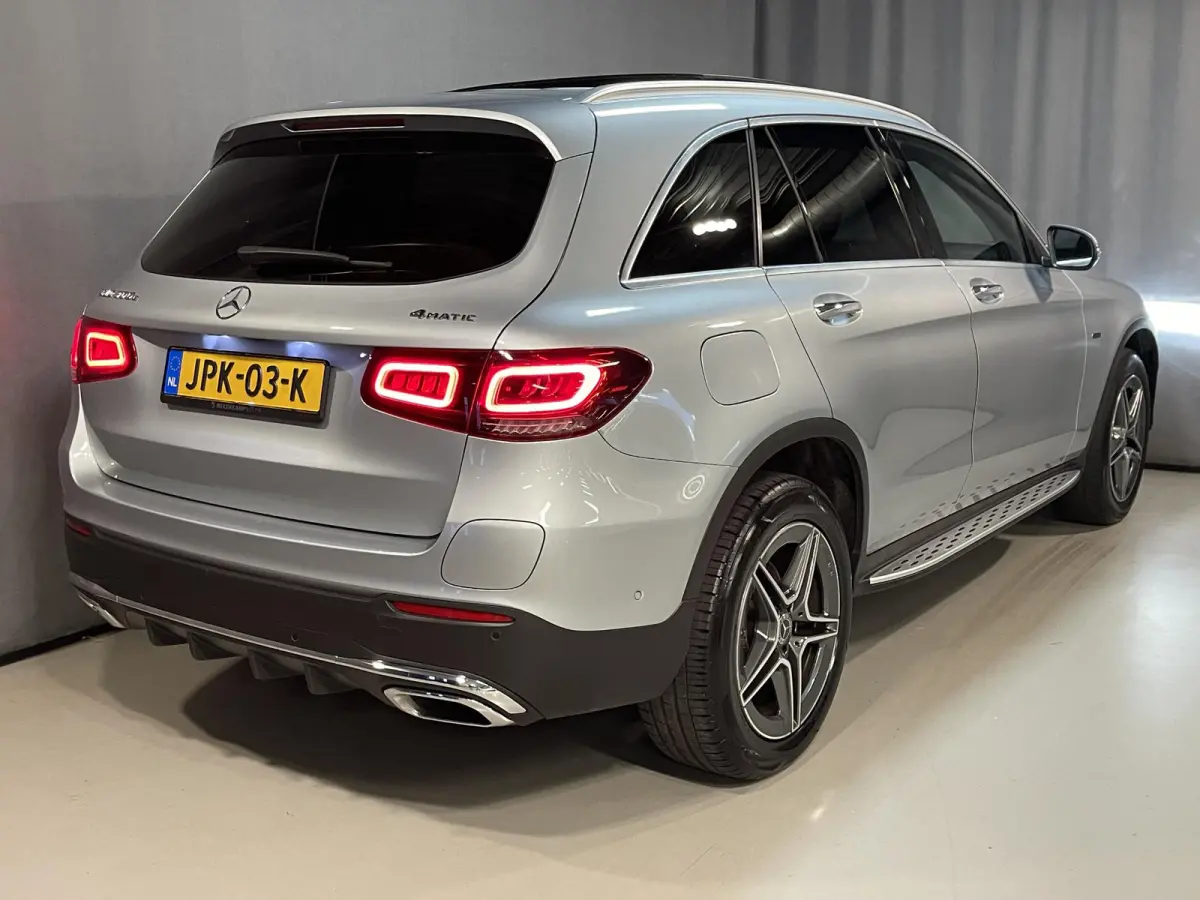 4MATIC AMG Line 19"/Panoramadak/Dodehoek/Adaptieve cruise/Keyless/Burmester/Matrix LED/Apple Carplay & Android Auto/Stoelverwarming/Elektrische klep