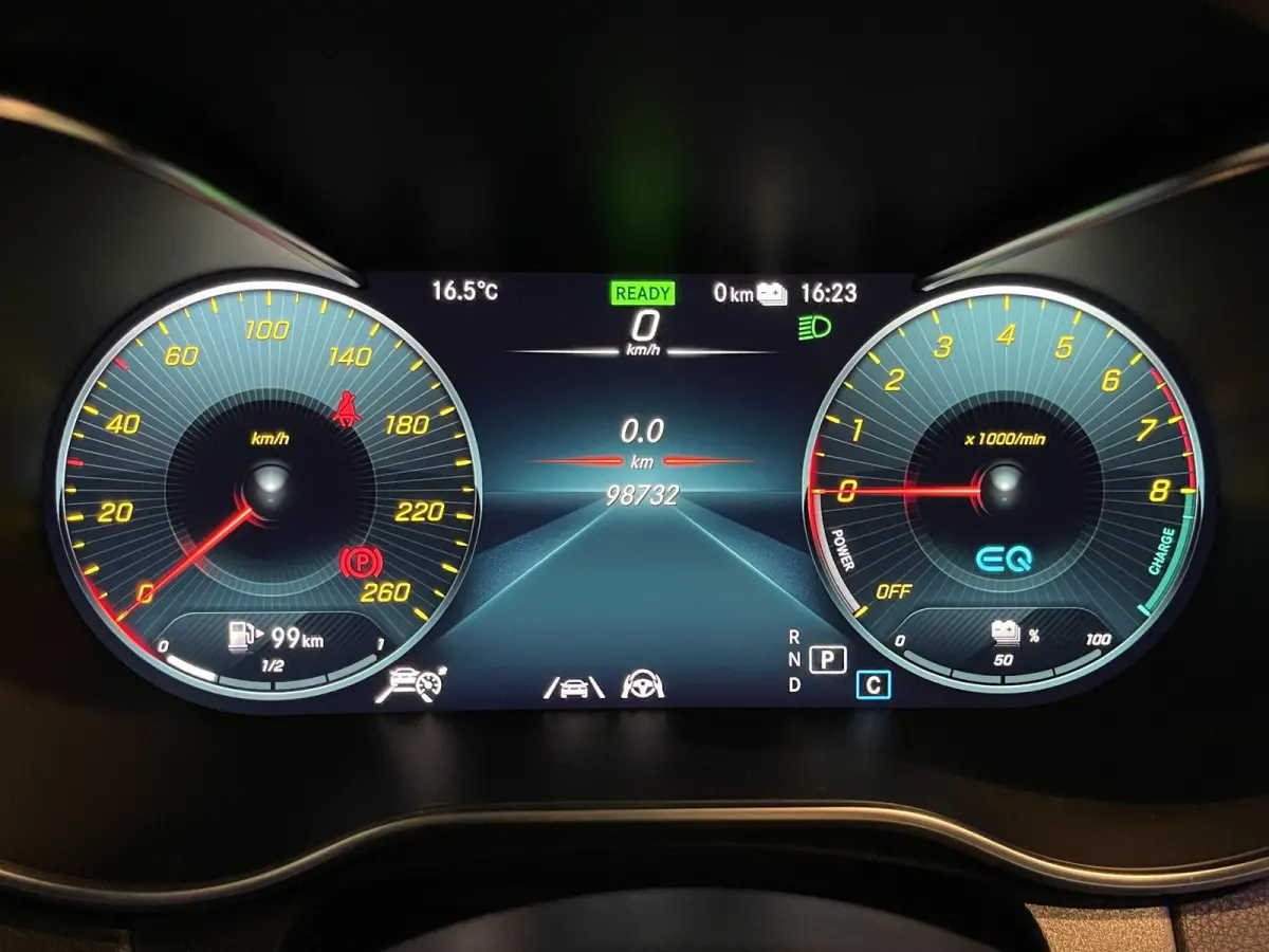 4MATIC AMG Line 19"/Panoramadak/Dodehoek/Adaptieve cruise/Keyless/Burmester/Matrix LED/Apple Carplay & Android Auto/Stoelverwarming/Elektrische klep