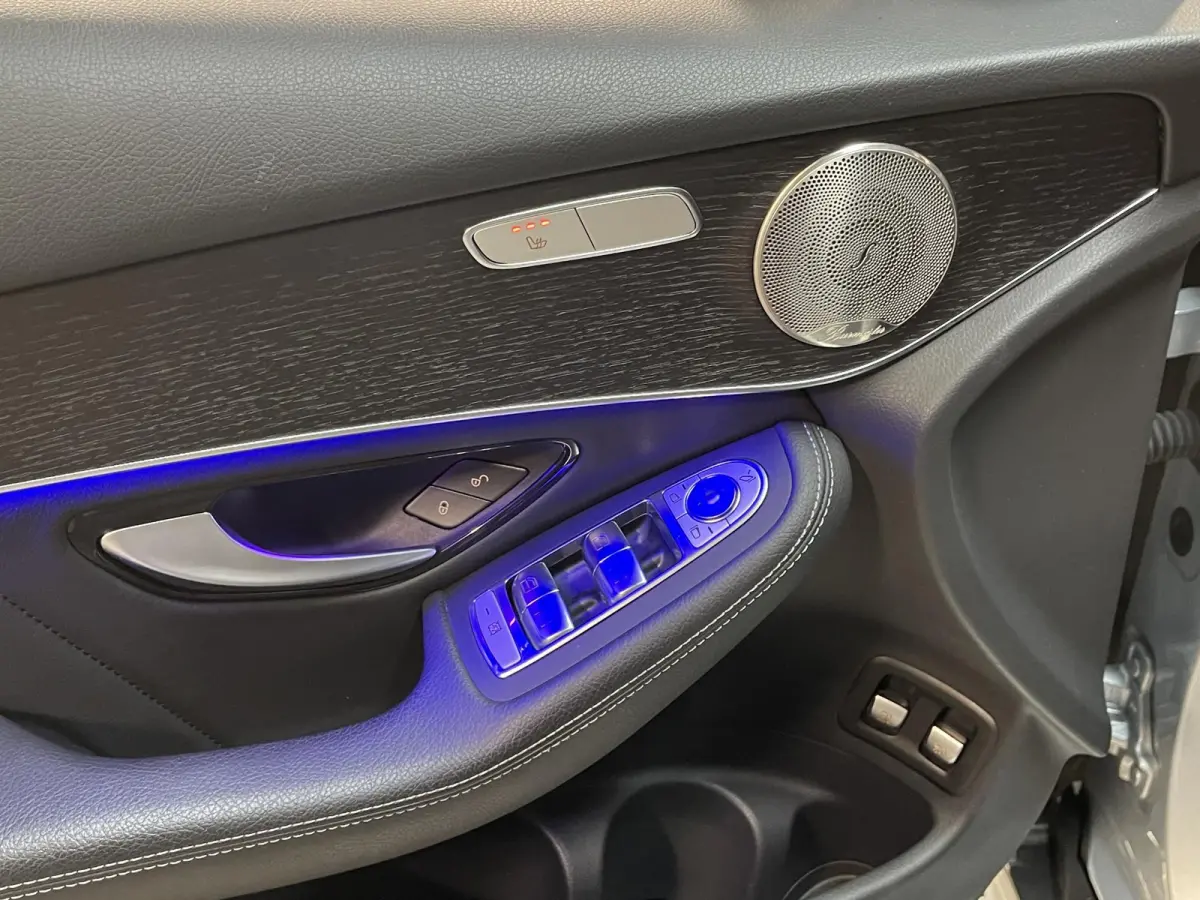4MATIC AMG Line 19"/Panoramadak/Dodehoek/Adaptieve cruise/Keyless/Burmester/Matrix LED/Apple Carplay & Android Auto/Stoelverwarming/Elektrische klep