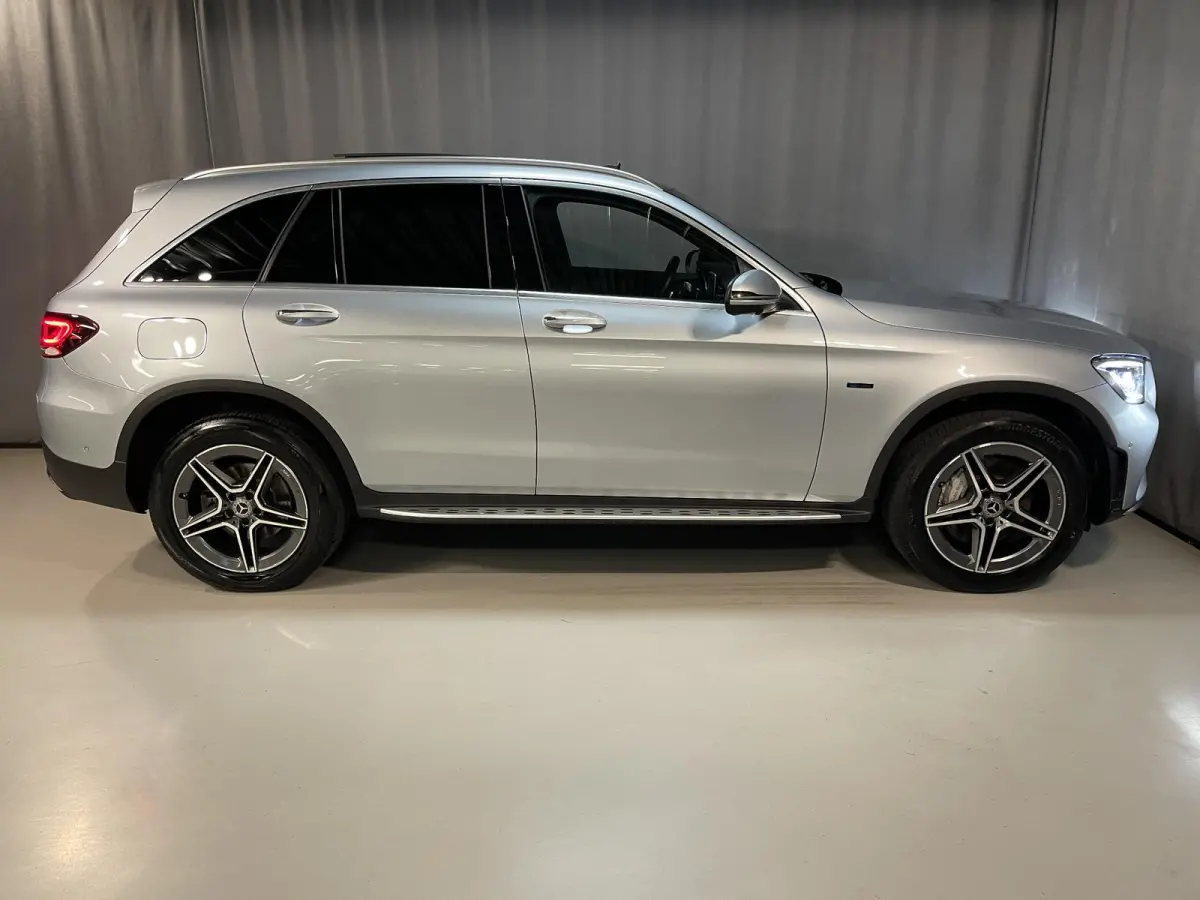 4MATIC AMG Line 19"/Panoramadak/Dodehoek/Adaptieve cruise/Keyless/Burmester/Matrix LED/Apple Carplay & Android Auto/Stoelverwarming/Elektrische klep