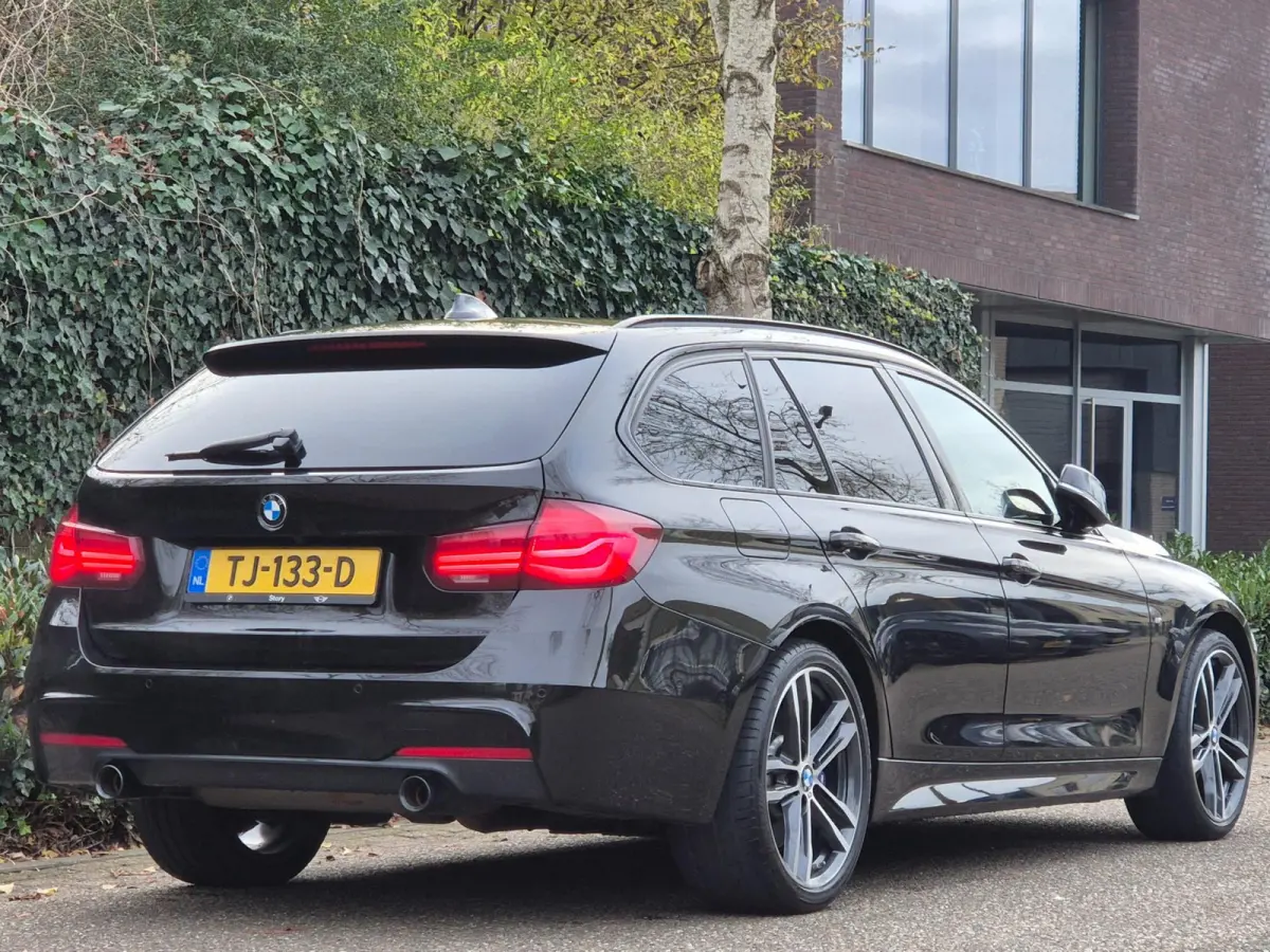 330i M Sport X-Drive CarPlay Dig. Teller 6wb Line assist Dode Hoek ACC NAP NL Stuurverwarm 100% dealer onderho
