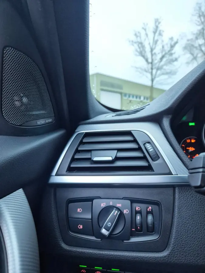 330i M Sport X-Drive CarPlay Dig. Teller 6wb Line assist Dode Hoek ACC NAP NL Stuurverwarm 100% dealer onderho