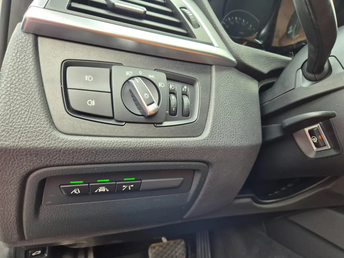 330i M Sport X-Drive CarPlay Dig. Teller 6wb Line assist Dode Hoek ACC NAP NL Stuurverwarm 100% dealer onderho