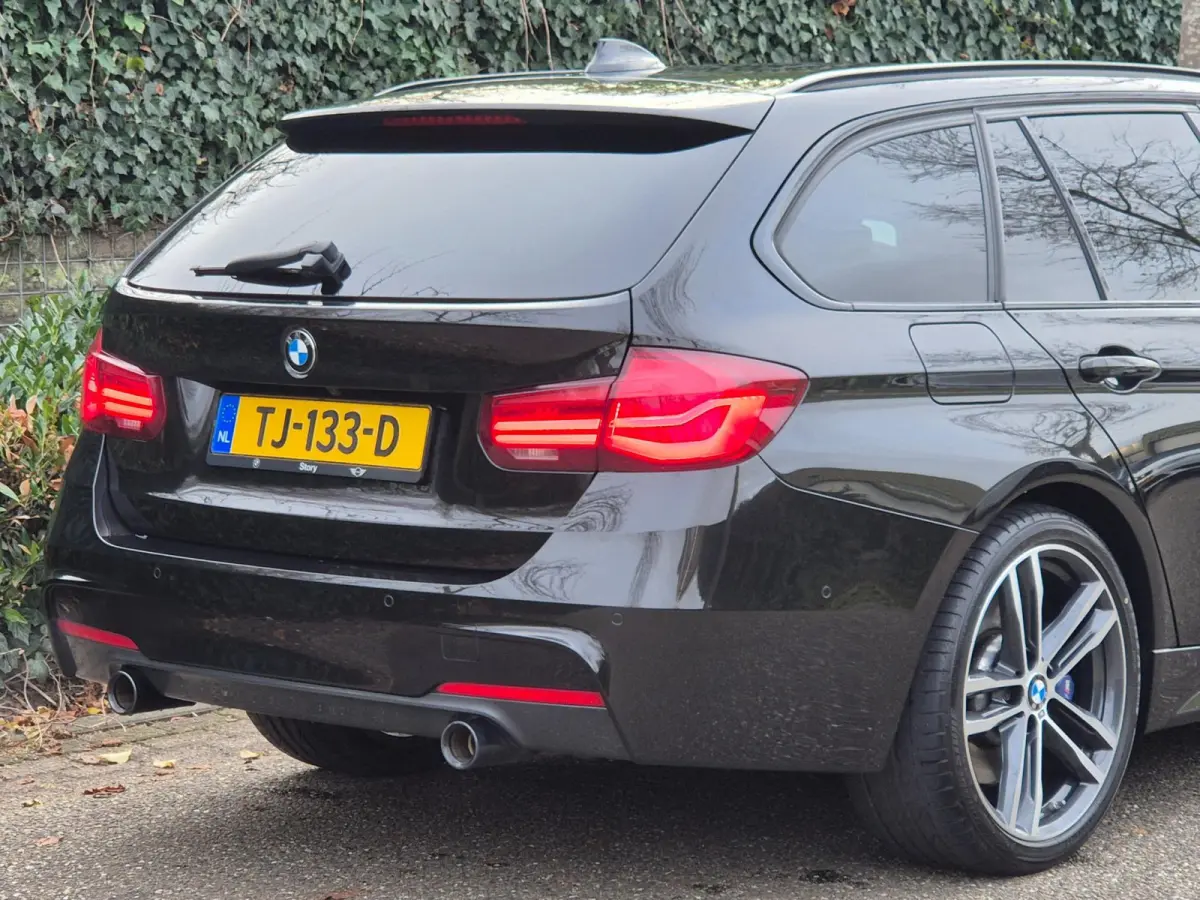 330i M Sport X-Drive CarPlay Dig. Teller 6wb Line assist Dode Hoek ACC NAP NL Stuurverwarm 100% dealer onderho