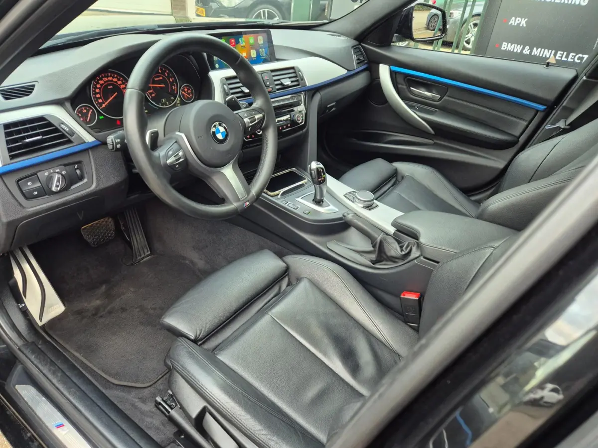 M Sport X-drive Apple CarPlay Panorama dealer onderhouden NAP 320i xDrive M Sport