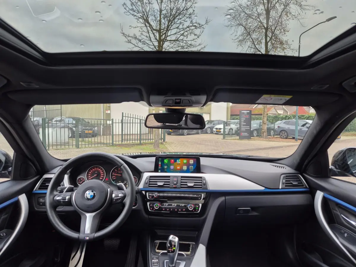 M Sport X-drive Apple CarPlay Panorama dealer onderhouden NAP 320i xDrive M Sport