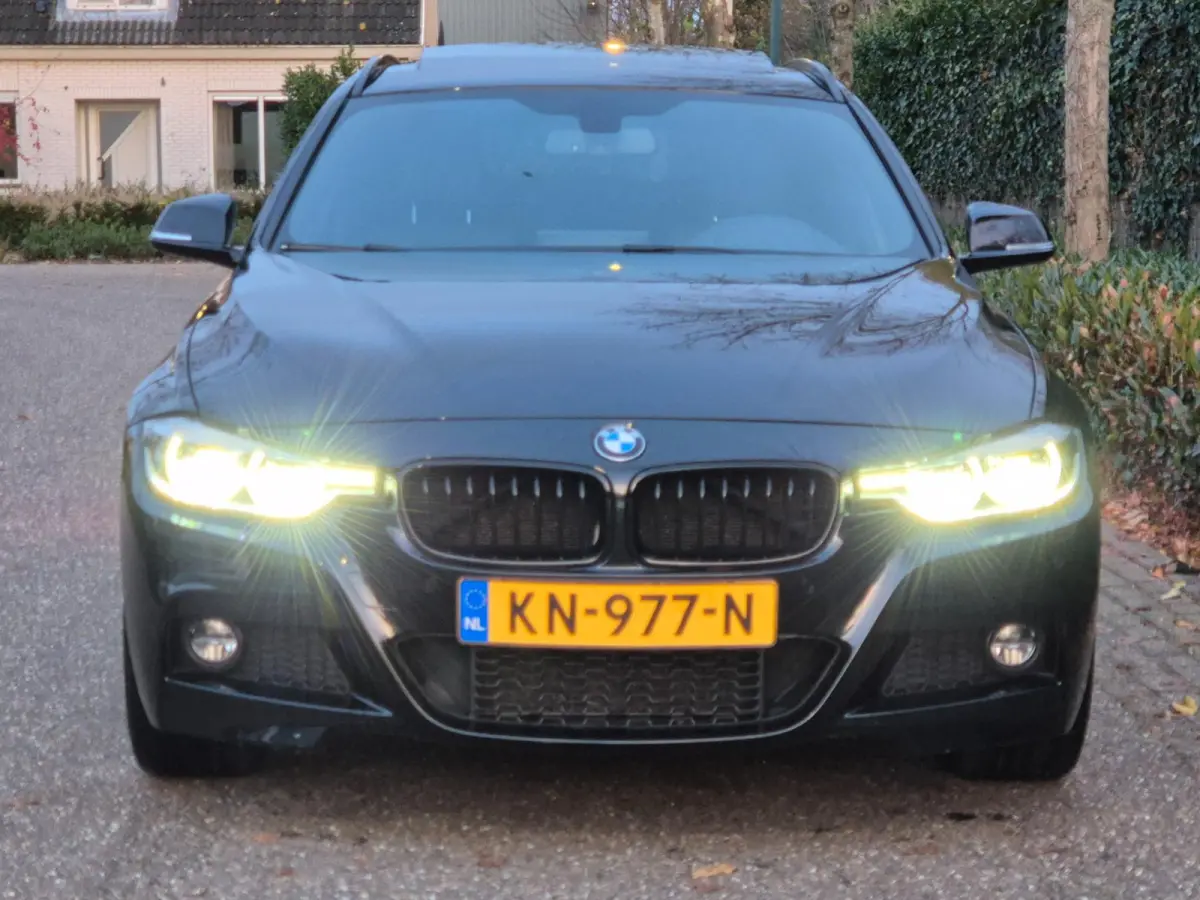 M Sport X-drive Apple CarPlay Panorama dealer onderhouden NAP 320i xDrive M Sport