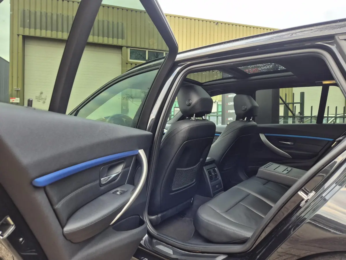 M Sport X-drive Apple CarPlay Panorama dealer onderhouden NAP 320i xDrive M Sport