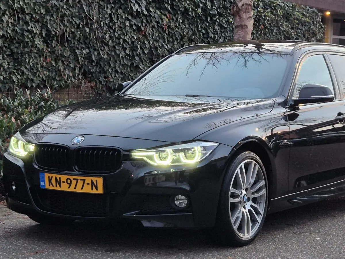 M Sport X-drive Apple CarPlay Panorama dealer onderhouden NAP 320i xDrive M Sport