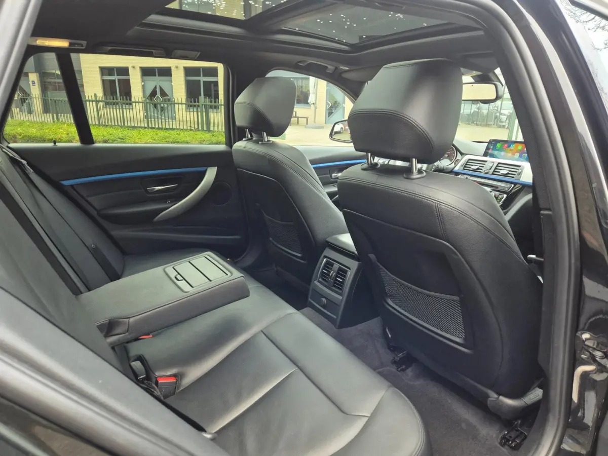 M Sport X-drive Apple CarPlay Panorama dealer onderhouden NAP 320i xDrive M Sport