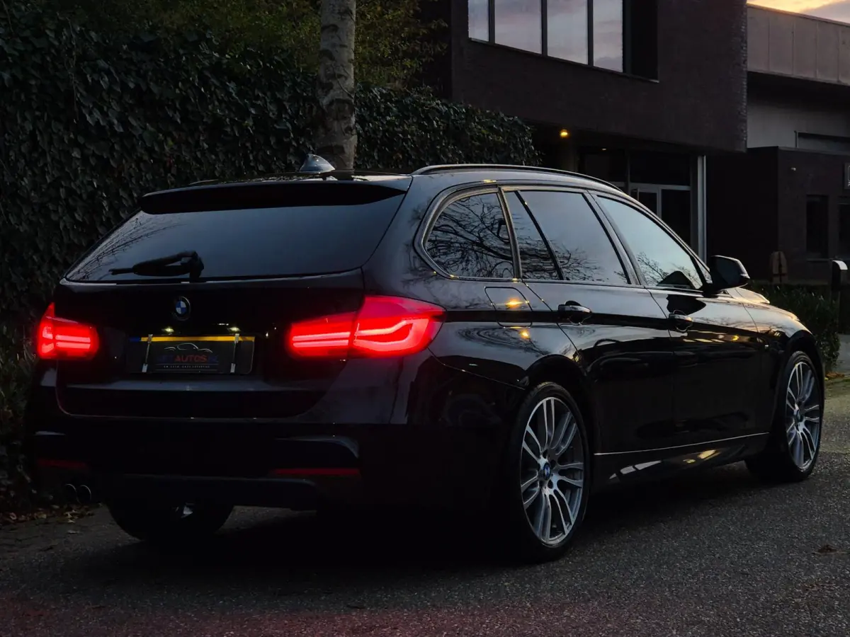 M Sport X-drive Apple CarPlay Panorama dealer onderhouden NAP 320i xDrive M Sport