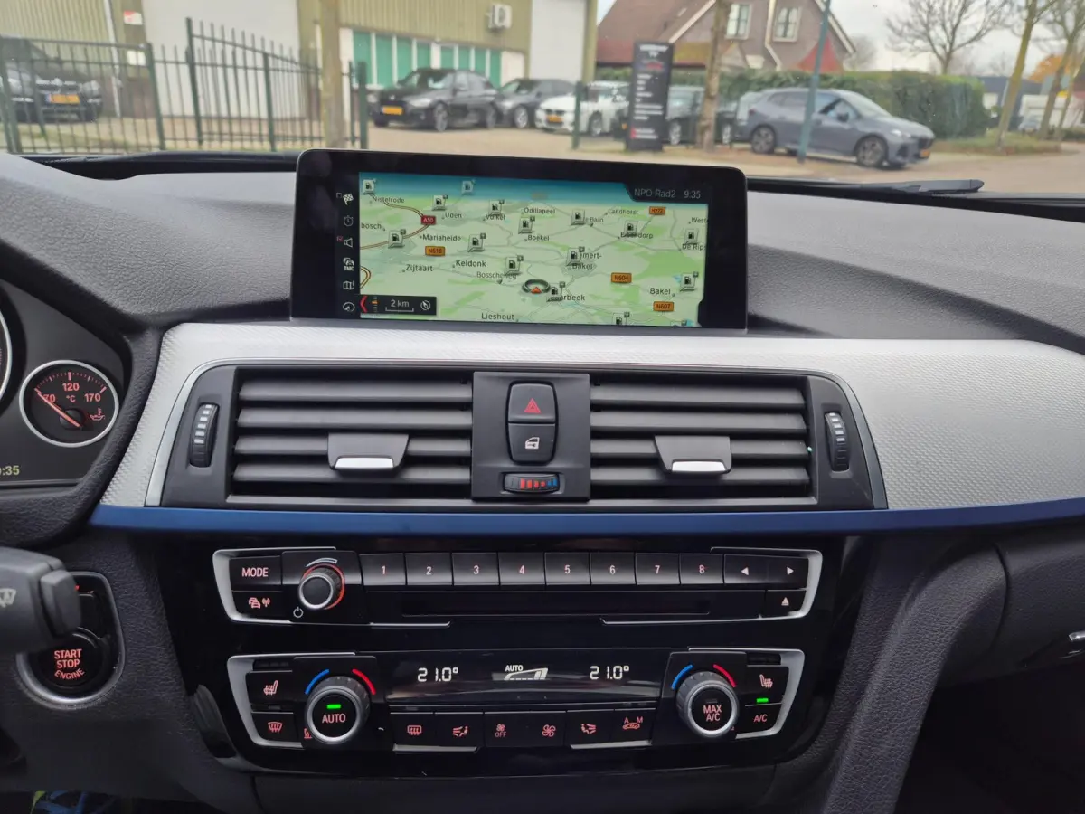 M Sport X-drive Apple CarPlay Panorama dealer onderhouden NAP 320i xDrive M Sport
