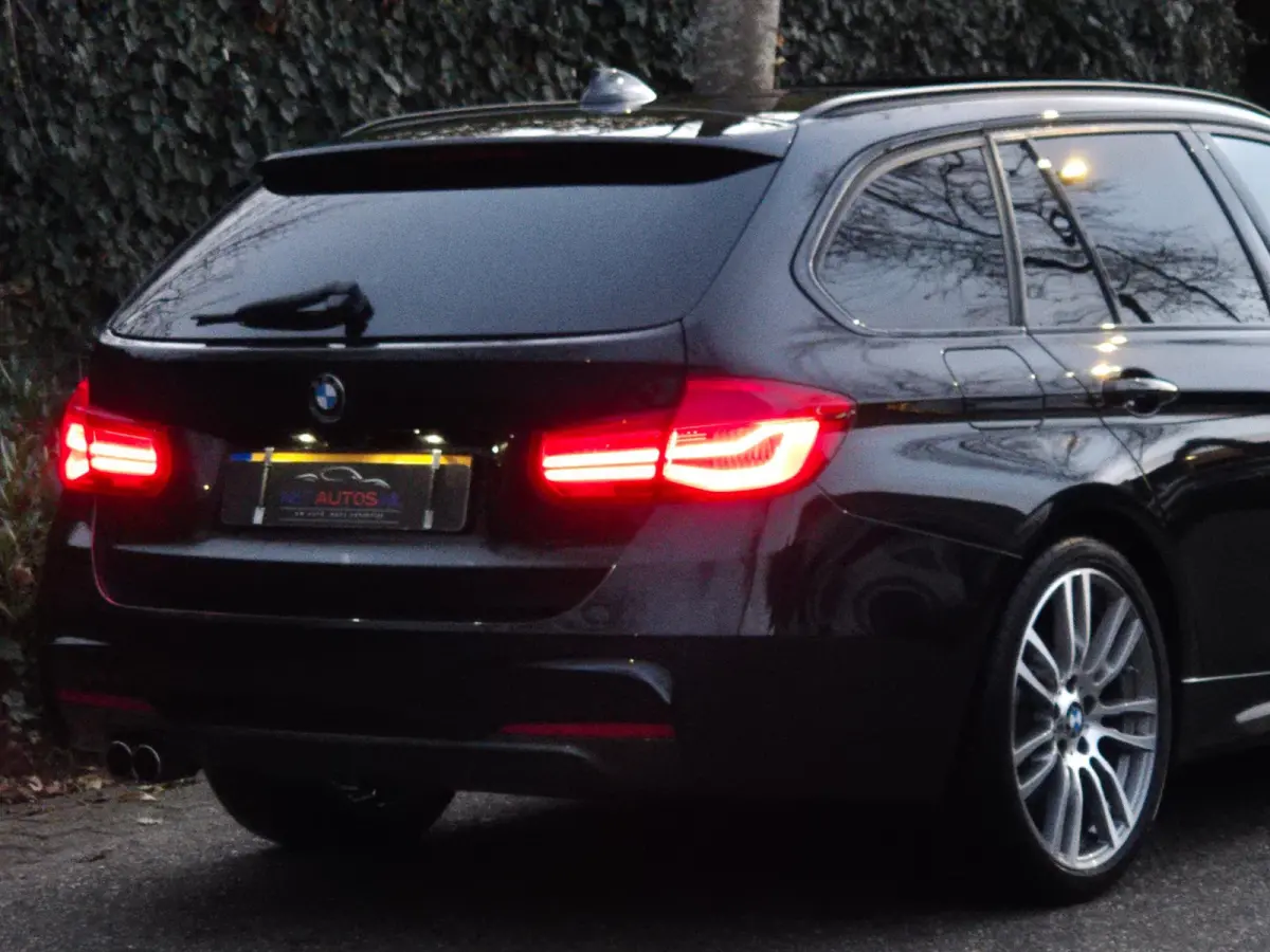 M Sport X-drive Apple CarPlay Panorama dealer onderhouden NAP 320i xDrive M Sport