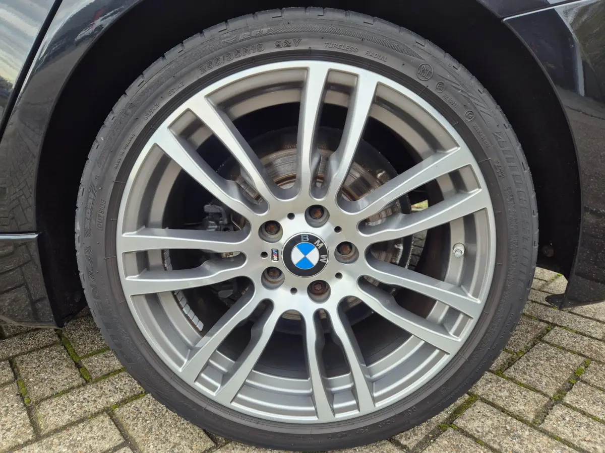 M Sport X-drive Apple CarPlay Panorama dealer onderhouden NAP 320i xDrive M Sport