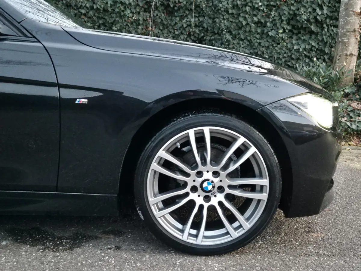 M Sport X-drive Apple CarPlay Panorama dealer onderhouden NAP 320i xDrive M Sport