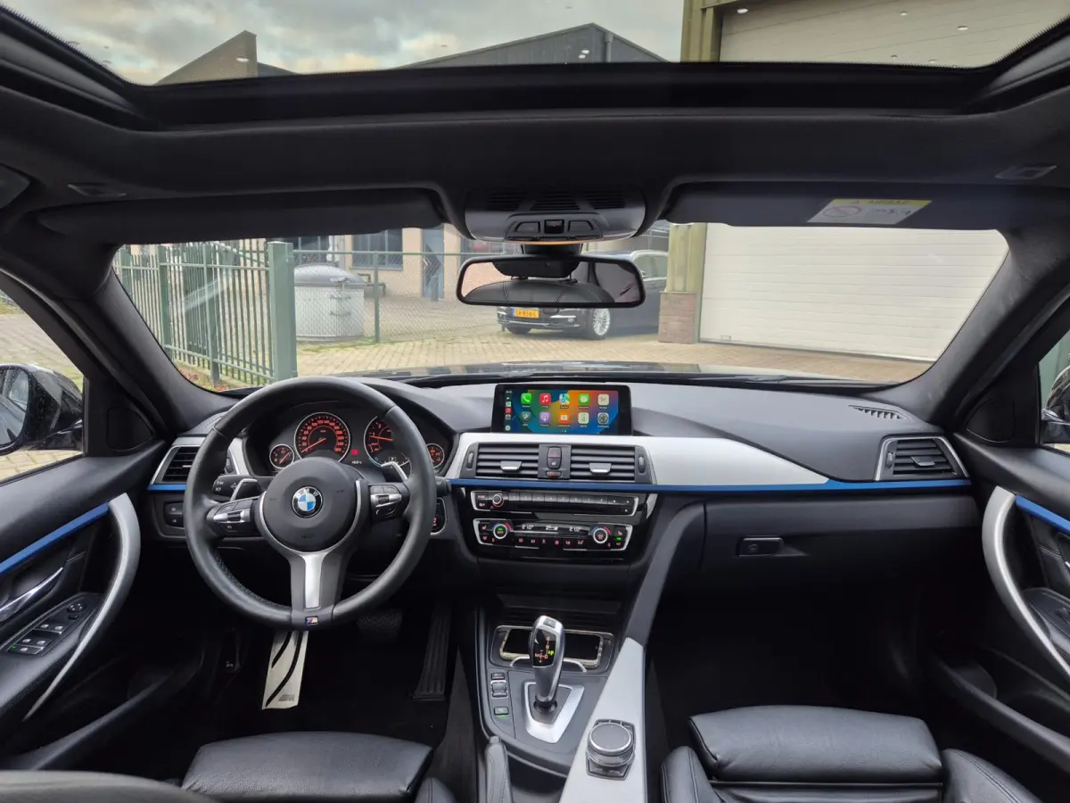 M Sport X-drive Apple CarPlay Panorama dealer onderhouden NAP 320i xDrive M Sport