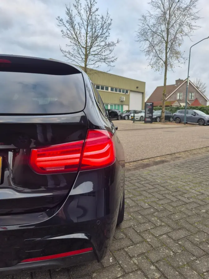 M Sport X-drive Apple CarPlay Panorama dealer onderhouden NAP 320i xDrive M Sport