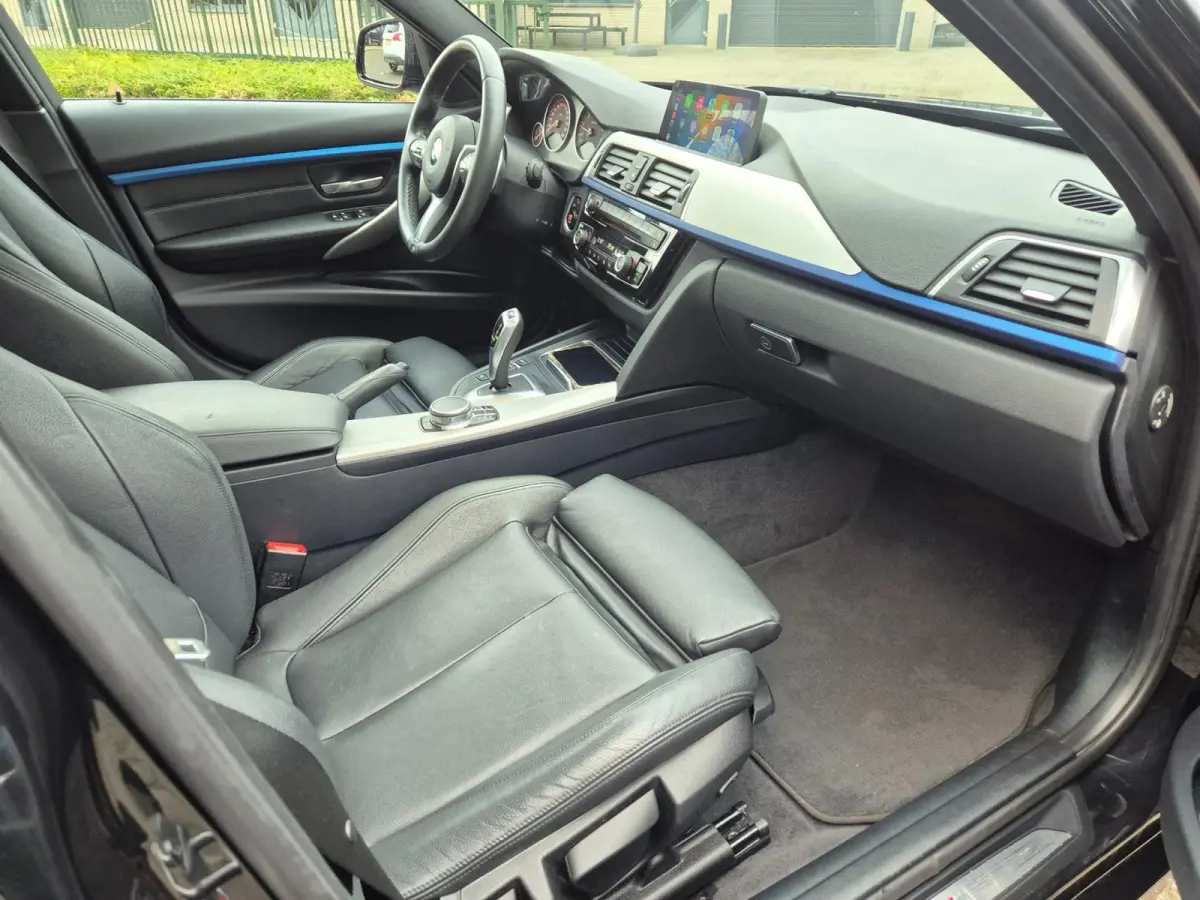 M Sport X-drive Apple CarPlay Panorama dealer onderhouden NAP 320i xDrive M Sport