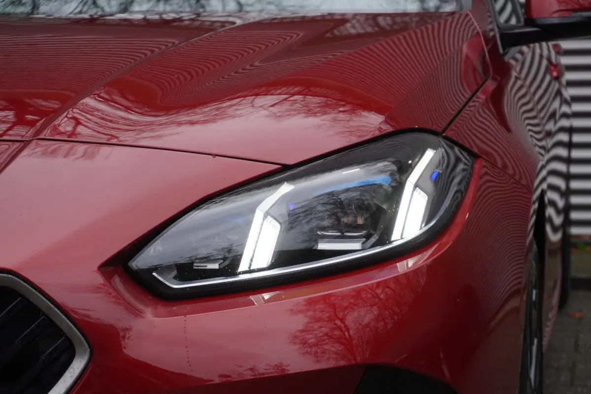 120 M Sportpakket | Premium Pack | 19 inch LM M Y-spaak | Extra getint glas | Driving Assistant | Parking Assistant |