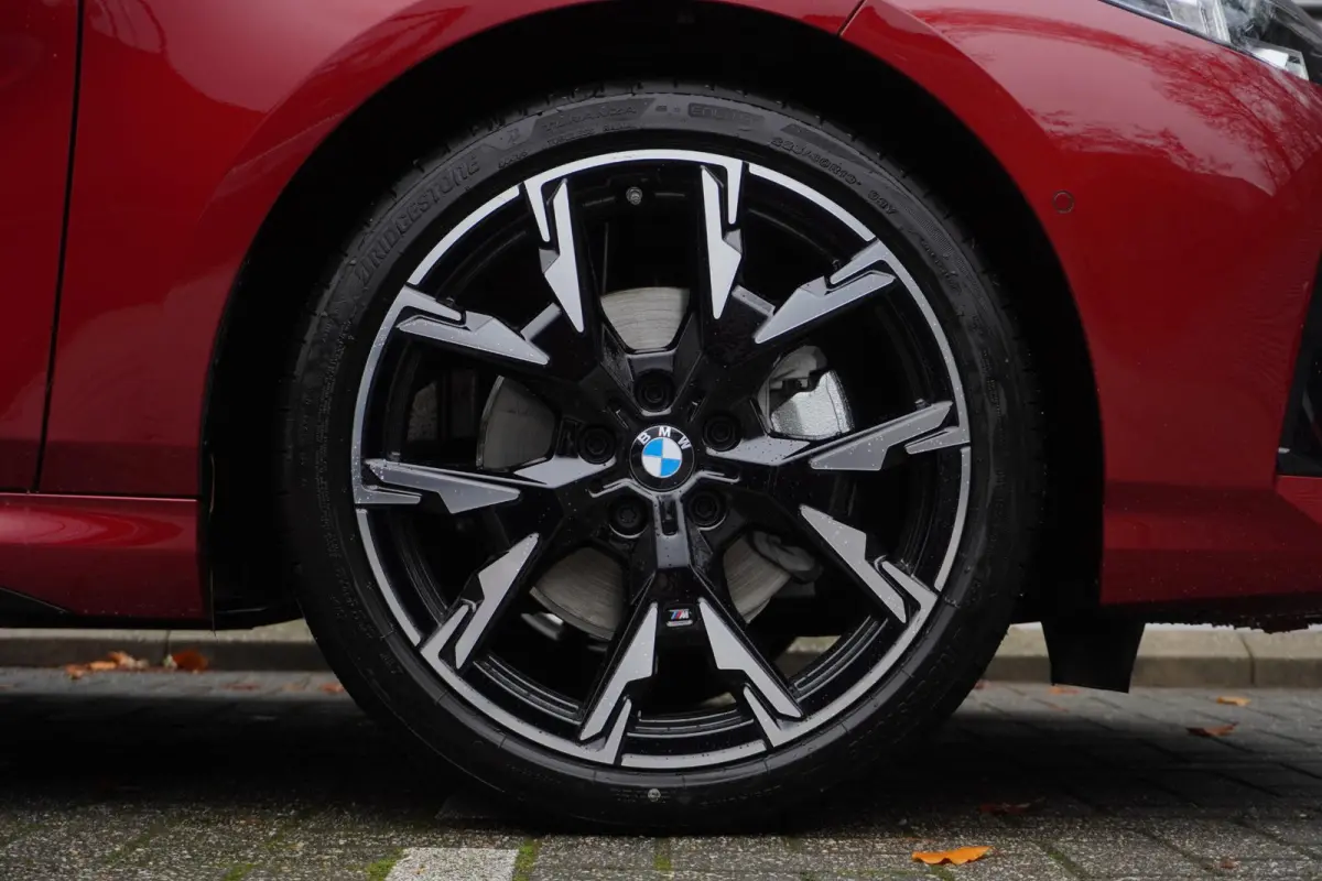 120 M Sportpakket | Premium Pack | 19 inch LM M Y-spaak | Extra getint glas | Driving Assistant | Parking Assistant |