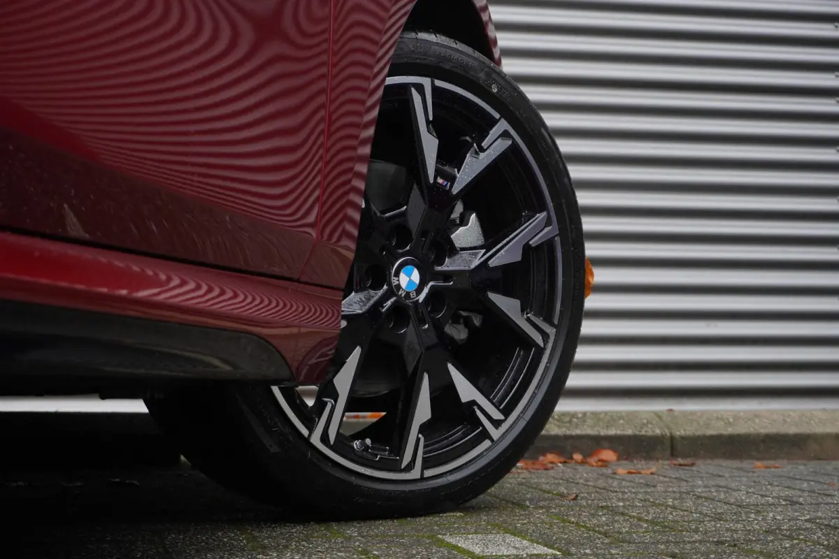 120 M Sportpakket | Premium Pack | 19 inch LM M Y-spaak | Extra getint glas | Driving Assistant | Parking Assistant |