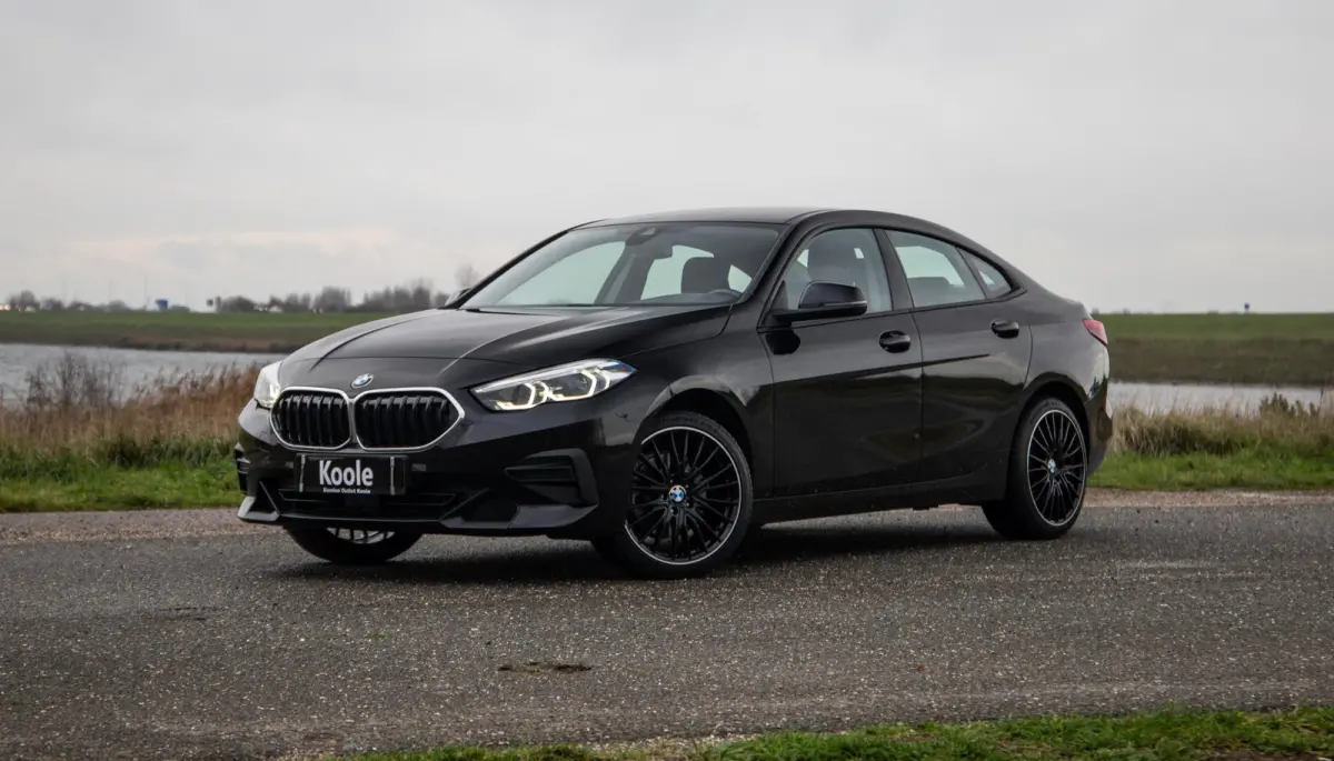 218i Introduction Edition NAVI / CARPLAY / LED / AUTOMAAT / N.A.P