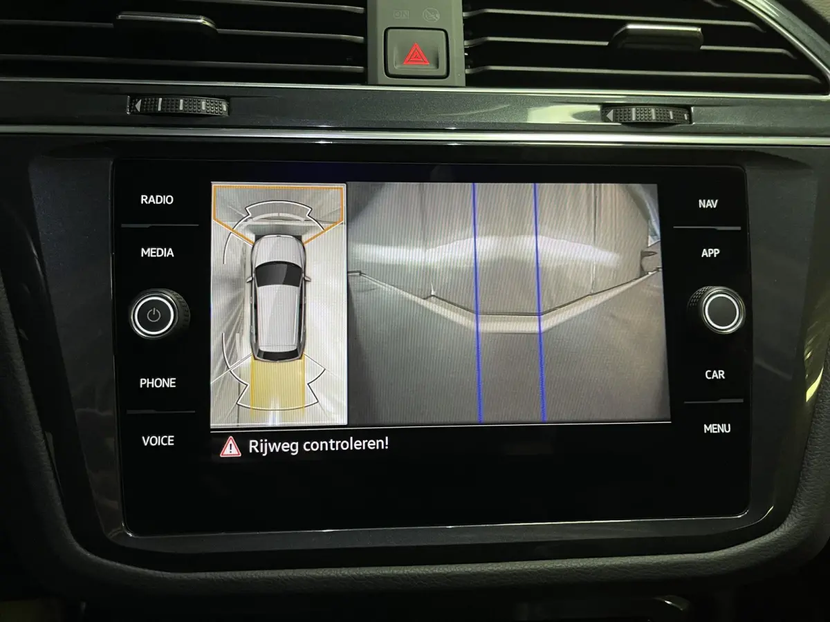 1.4 TSI eHybrid R-Line Business+ FABRIEKSGARANTIE TOT 03-2027 20"/VOL Leder + memory/Panoramadak/360 camera/Elektrische klep/Dodehoek/Stuur + stoelverwarming/IQ Lights/Adaptieve cruise
