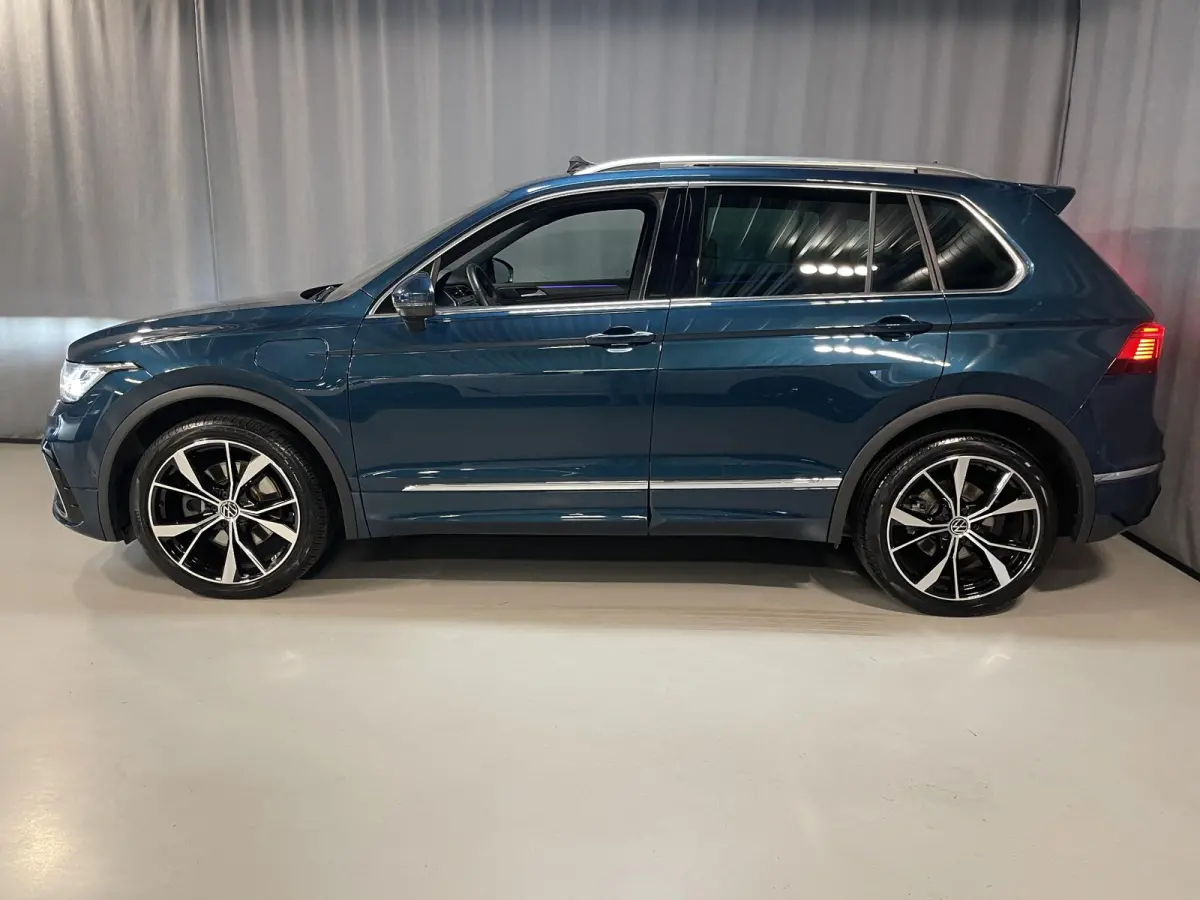 1.4 TSI eHybrid R-Line Business+ FABRIEKSGARANTIE TOT 03-2027 20"/VOL Leder + memory/Panoramadak/360 camera/Elektrische klep/Dodehoek/Stuur + stoelverwarming/IQ Lights/Adaptieve cruise