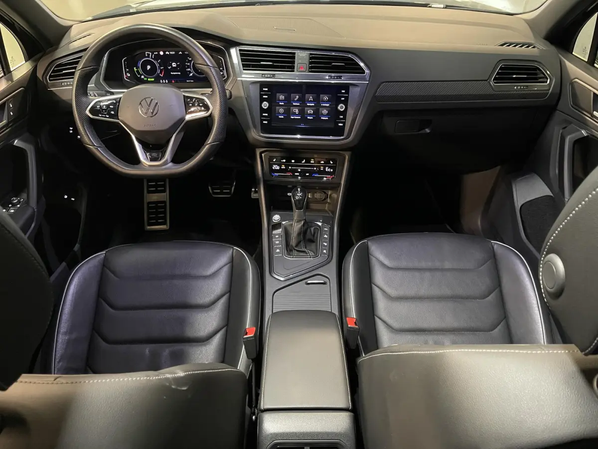1.4 TSI eHybrid R-Line Business+ FABRIEKSGARANTIE TOT 03-2027 20"/VOL Leder + memory/Panoramadak/360 camera/Elektrische klep/Dodehoek/Stuur + stoelverwarming/IQ Lights/Adaptieve cruise