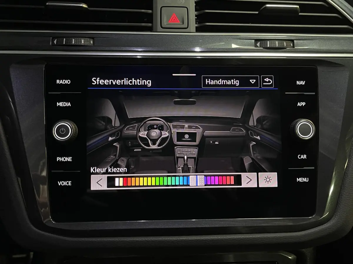 1.4 TSI eHybrid R-Line Business+ FABRIEKSGARANTIE TOT 03-2027 20"/VOL Leder + memory/Panoramadak/360 camera/Elektrische klep/Dodehoek/Stuur + stoelverwarming/IQ Lights/Adaptieve cruise