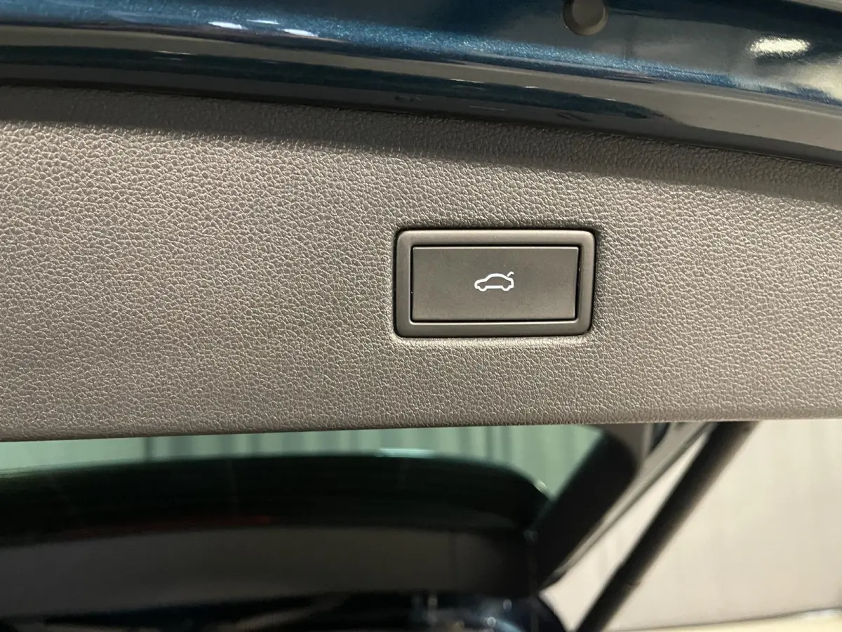 1.4 TSI eHybrid R-Line Business+ FABRIEKSGARANTIE TOT 03-2027 20"/VOL Leder + memory/Panoramadak/360 camera/Elektrische klep/Dodehoek/Stuur + stoelverwarming/IQ Lights/Adaptieve cruise