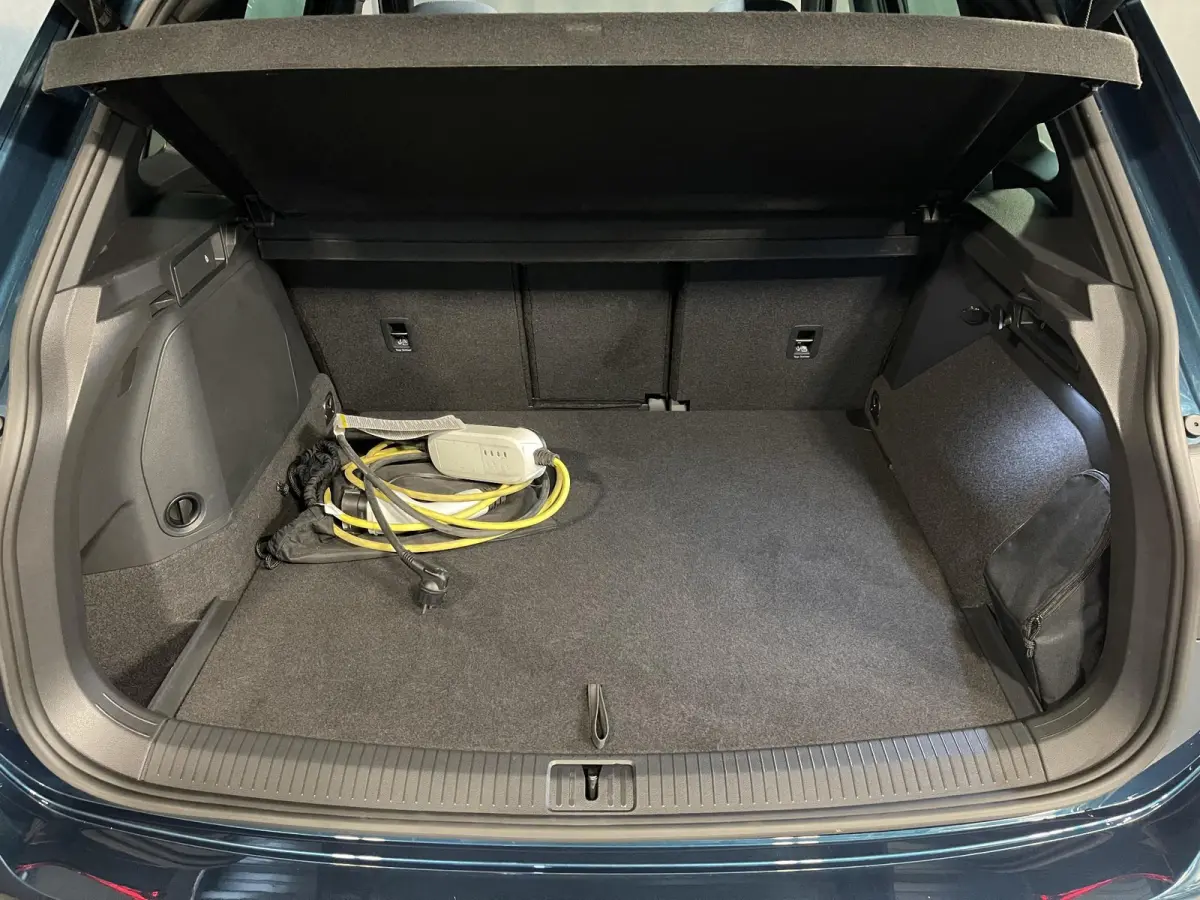 1.4 TSI eHybrid R-Line Business+ FABRIEKSGARANTIE TOT 03-2027 20"/VOL Leder + memory/Panoramadak/360 camera/Elektrische klep/Dodehoek/Stuur + stoelverwarming/IQ Lights/Adaptieve cruise