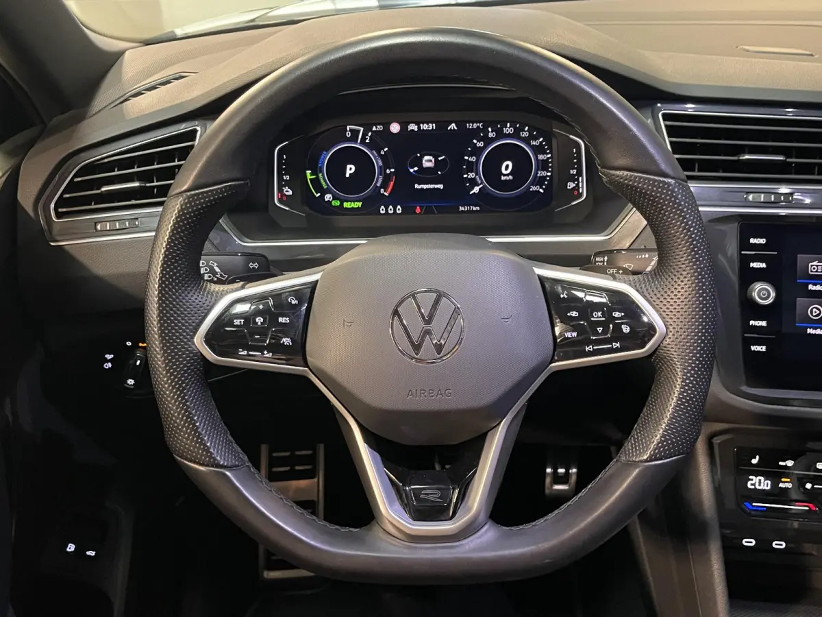 1.4 TSI eHybrid R-Line Business+ FABRIEKSGARANTIE TOT 03-2027 20"/VOL Leder + memory/Panoramadak/360 camera/Elektrische klep/Dodehoek/Stuur + stoelverwarming/IQ Lights/Adaptieve cruise