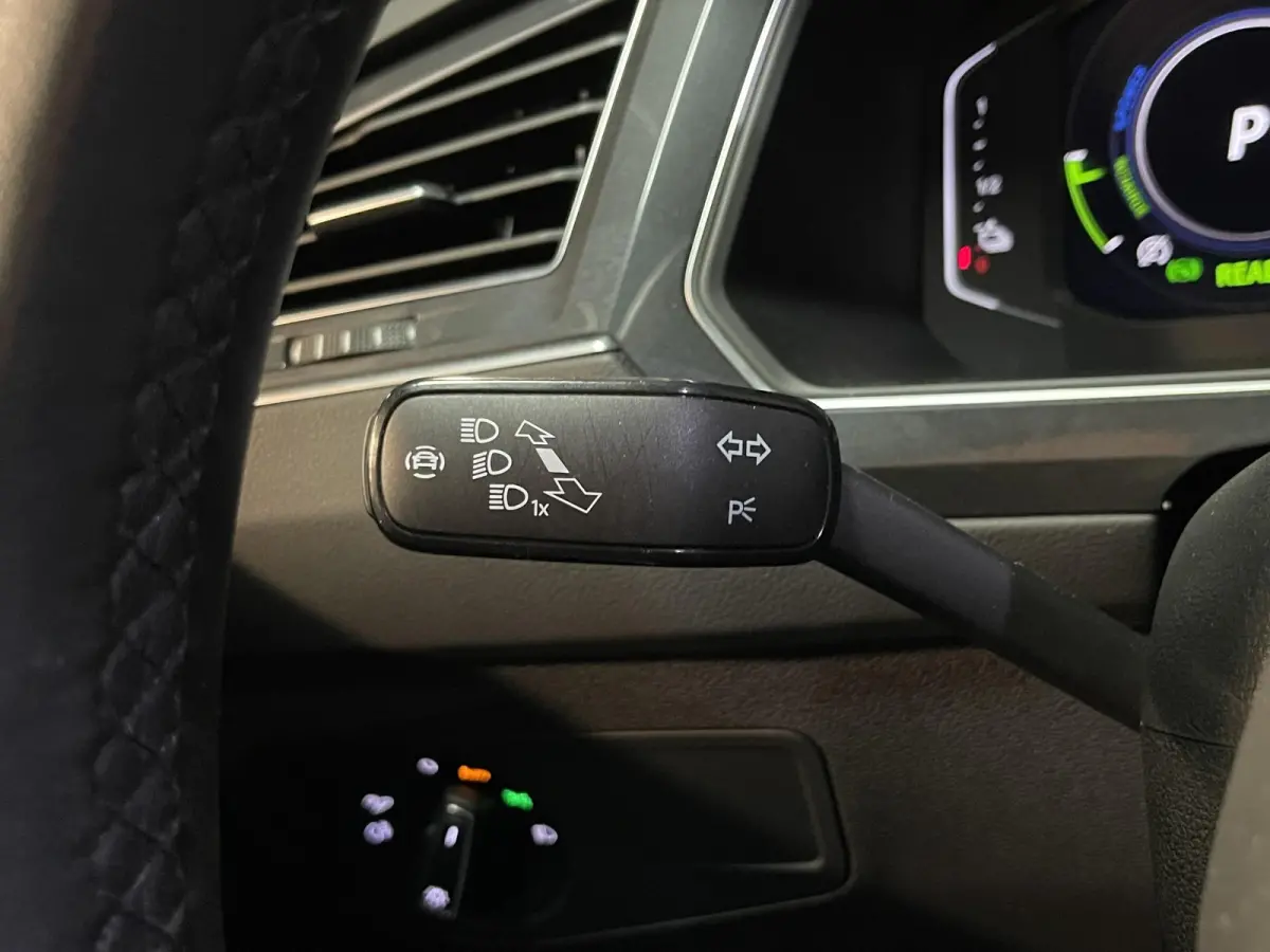1.4 TSI eHybrid R-Line Business+ FABRIEKSGARANTIE TOT 03-2027 20"/VOL Leder + memory/Panoramadak/360 camera/Elektrische klep/Dodehoek/Stuur + stoelverwarming/IQ Lights/Adaptieve cruise