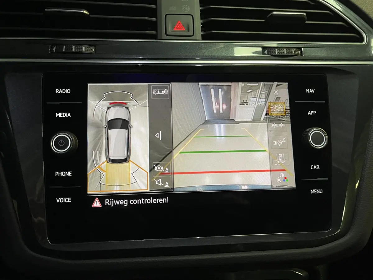 1.4 TSI eHybrid R-Line Business+ FABRIEKSGARANTIE TOT 03-2027 20"/VOL Leder + memory/Panoramadak/360 camera/Elektrische klep/Dodehoek/Stuur + stoelverwarming/IQ Lights/Adaptieve cruise