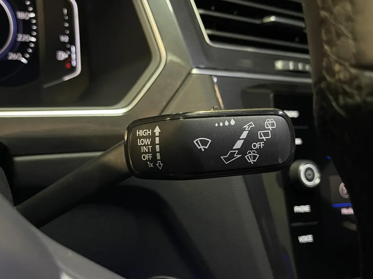 1.4 TSI eHybrid R-Line Business+ FABRIEKSGARANTIE TOT 03-2027 20"/VOL Leder + memory/Panoramadak/360 camera/Elektrische klep/Dodehoek/Stuur + stoelverwarming/IQ Lights/Adaptieve cruise