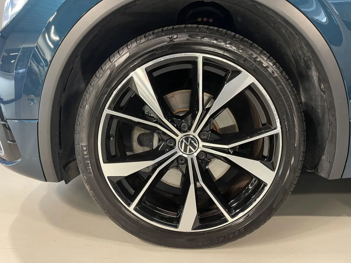 1.4 TSI eHybrid R-Line Business+ FABRIEKSGARANTIE TOT 03-2027 20"/VOL Leder + memory/Panoramadak/360 camera/Elektrische klep/Dodehoek/Stuur + stoelverwarming/IQ Lights/Adaptieve cruise