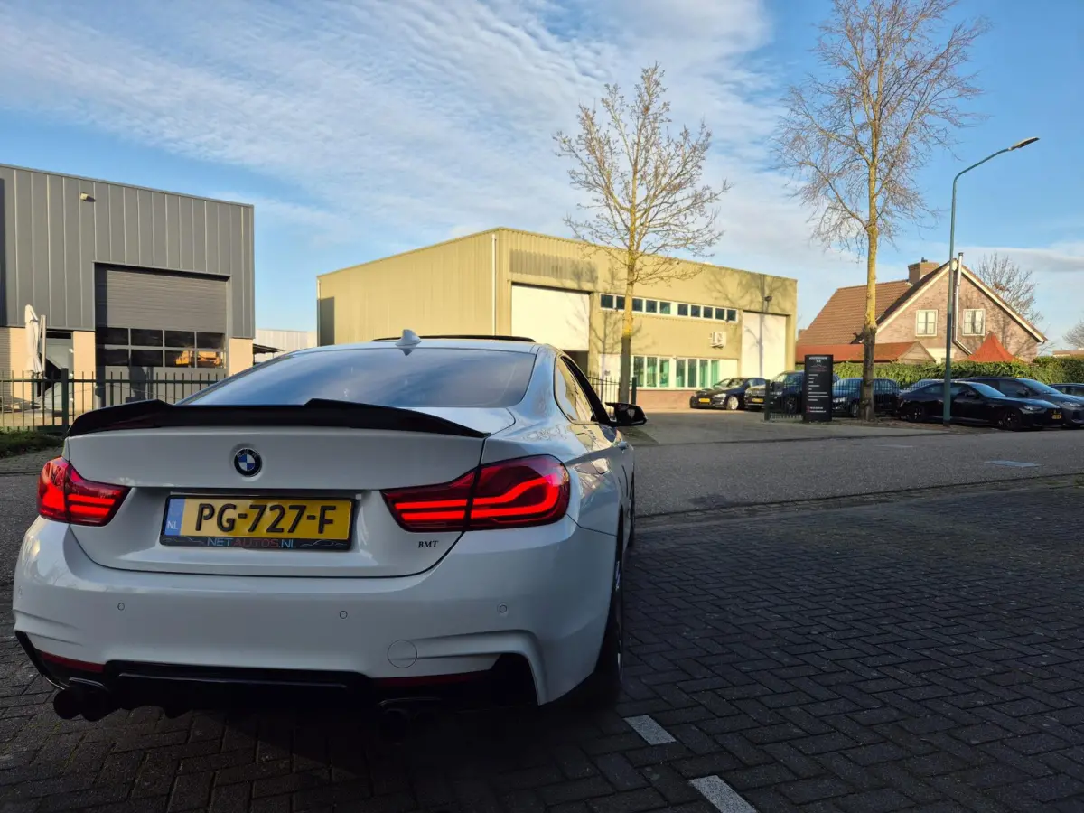 M Sprt Schuifdak Coupé Apple CarPlay Nap NL High Executive F33 M4 uitlaat Spoiler