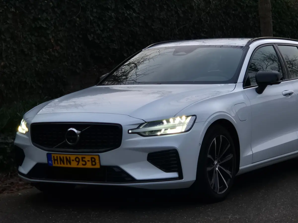 2.0 T6 hybrid AWD Plus Dark 388PK KRISTAL Autopilot +70km Hyrbride BTW Volle optielijst Adaptieve cruise control CarPlay