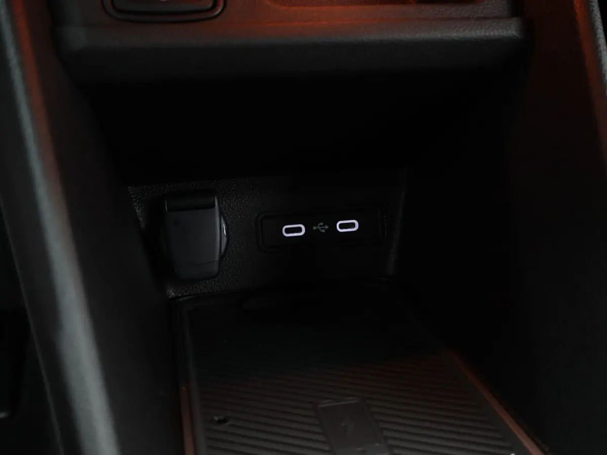 ADVANCE - Launch Edition 52 kWh €5.000,- korting | Google Navigatie | Parkeercamera | Stoelverwarming