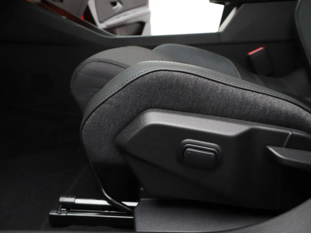ADVANCE - Launch Edition 52 kWh €5.000,- korting | Google Navigatie | Parkeercamera | Stoelverwarming