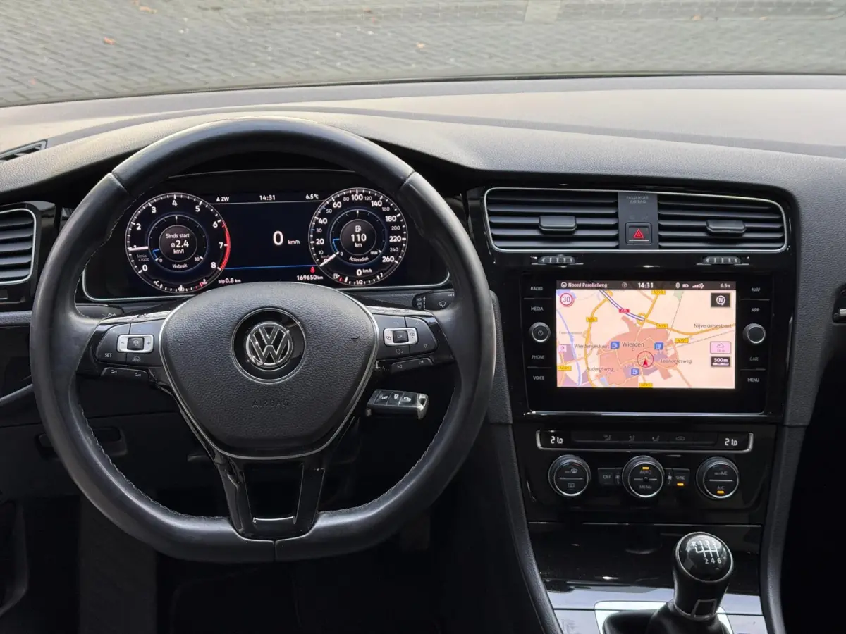 7.5 1.0 TSI Highline | DIGITAL DASH | CRUISE | CAMERA | PDC | TREKHAAK | DEALER ONDERHOUDEN