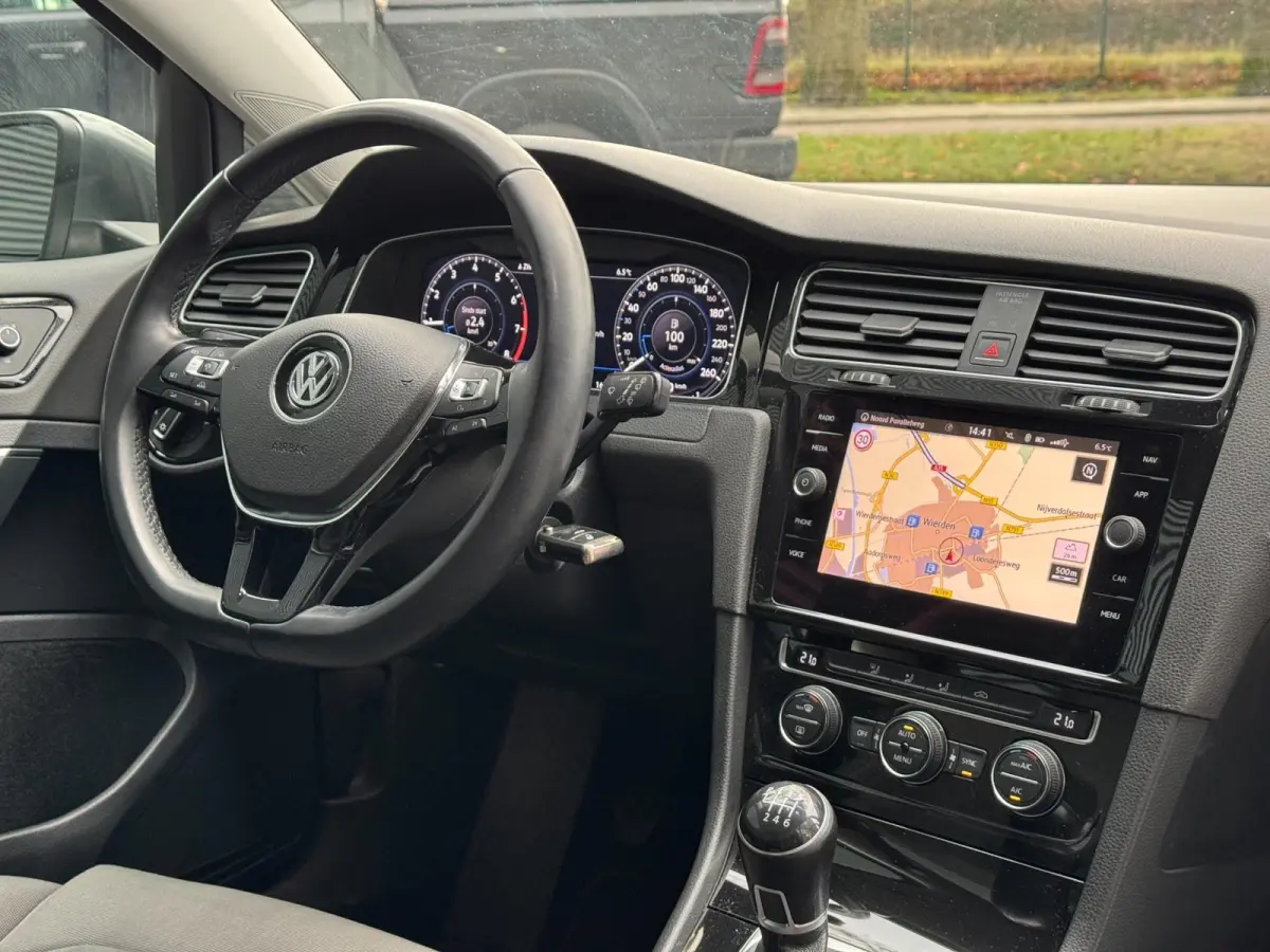 7.5 1.0 TSI Highline | DIGITAL DASH | CRUISE | CAMERA | PDC | TREKHAAK | DEALER ONDERHOUDEN