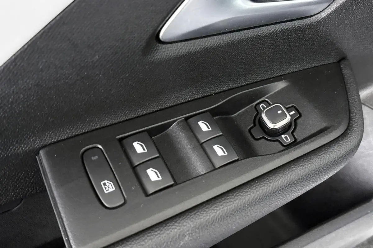 1.2 Edition / Camera / Apple CarPlay / Sensoren